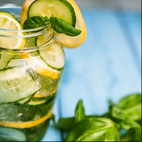 Limonada con menta y jengibre