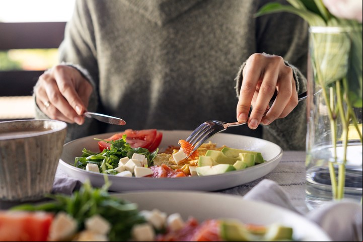 Tener una dieta saludable puede ayudar a eliminar la acantosis nigricans.