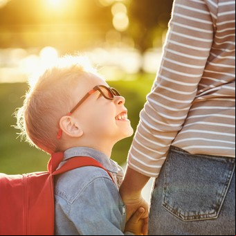 Mamá, papá: 5 frases que tenés que decirle a tu hijo en su primer día de clases