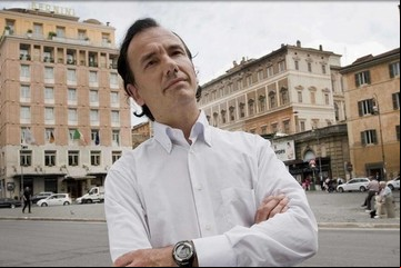 Quién es Tommaso Debenedetti, el periodista italiano que comunicó la falsa muerte del papa Francisco 