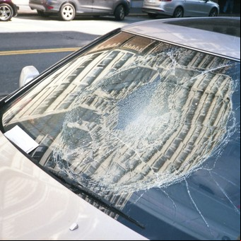 "Mi auto quedó destruido": cuándo y cómo se pueden reclamar al seguro los daños por las fuertes lluvias