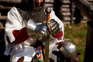 Encontraron una inédita espada medieval: dónde estaba esta reliquia que recuerda a la leyenda de Excalibur 