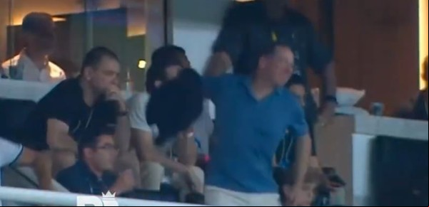 La increíble reacción del dueño de Botafogo en el 2-0 de Racing: explotó de bronca, se fue de su platea y luego le arrojó su medalla a un hincha