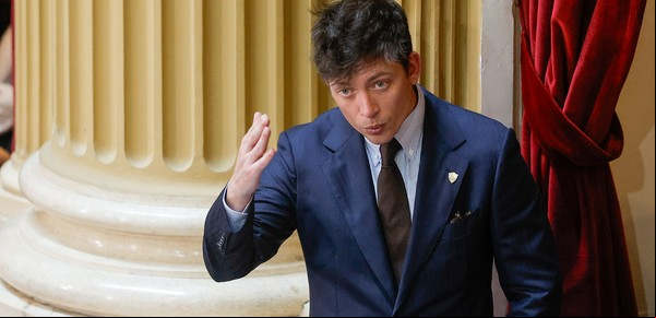 Quién es Santiago Caputo "el monje", un poder que no para de crecer al lado de Milei