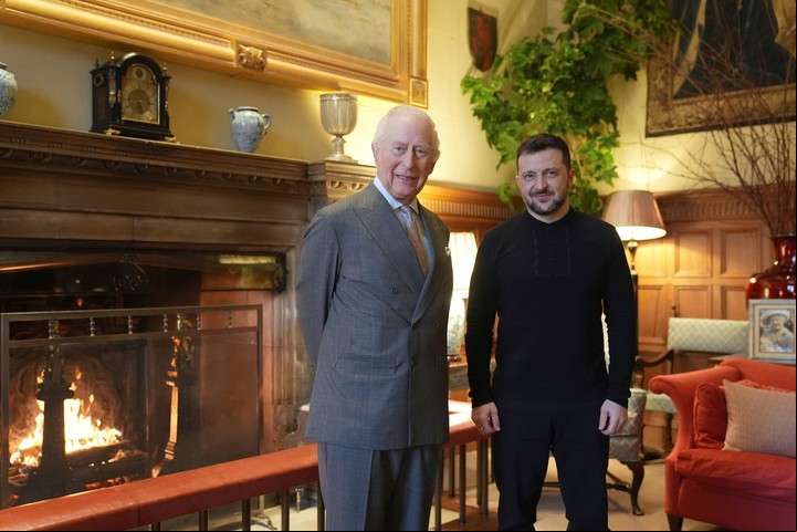 Carlos III y Zelenski en Sandringham. Foto: AP
