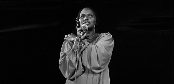 Miriam Makeba hizo bailar al mundo con su Pata Pata, pero nunca dejó de pelear contra el apartheid en Sudáfrica y murió sobre el escenario