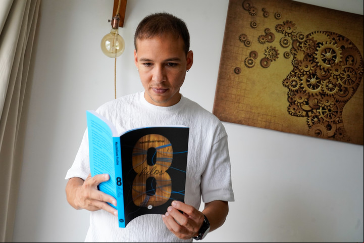 Maximiliano Fratino, un productor audiovisual de 37 años devenido en escritor. Foto: Maxi Failla.
