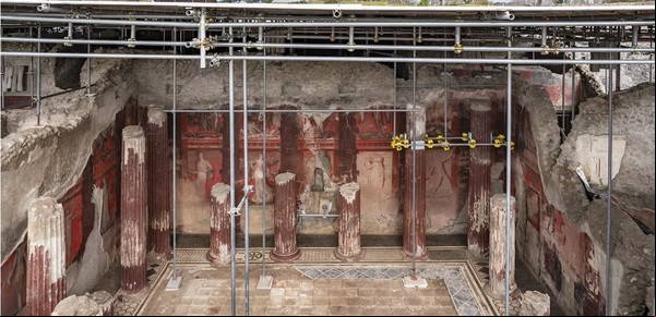 Descubren una sala de banquetes de hace 2000 años con frescos monumentales 