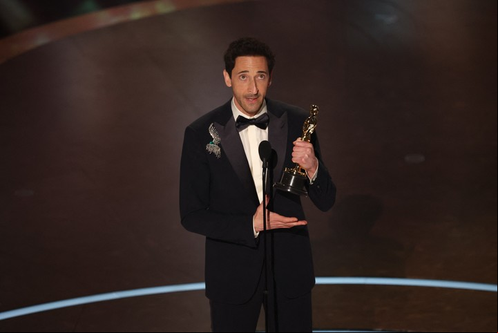 Adrien Brody se llevó su segundo Oscar en cuanto a su cosecha principal. El primero había sido por "El pianista", de Roman Polanski.