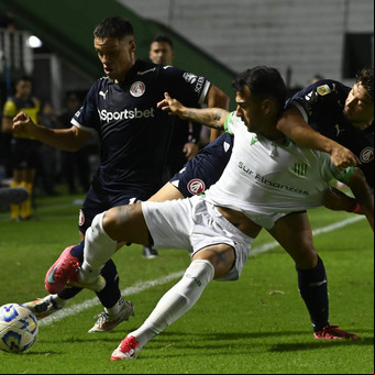 Independiente jugó los 22 minutos pendientes con Banfield y con el empate quedó líder del Apertura: la patada de Tarzia que provocó la furia del 'Taladro'