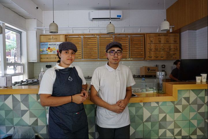 Los empleados de Cremolatti no pueden vender helados hasta que vuelva luz. "Tenemos miedo que se pierda la cadena de frío".
Foto: Fernando de la Orden