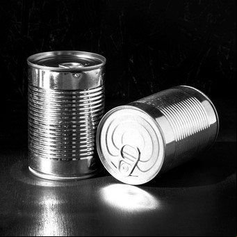 Reciclá las latas de picadillo y creá un increíble organizador casero con un rollo de cocina