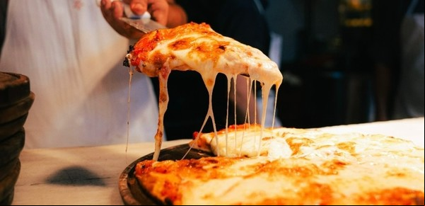 La pizzería de Avenida Corrientes elegida por un medio británico entre las mejores del mundo