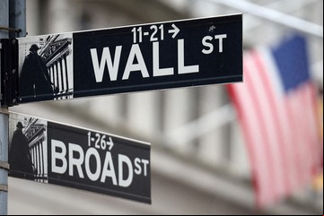 En otro mal día para los mercados globales, la bolsa porteña se hundió más de 6% en dólares  y el riesgo país volvió a los 723 puntos