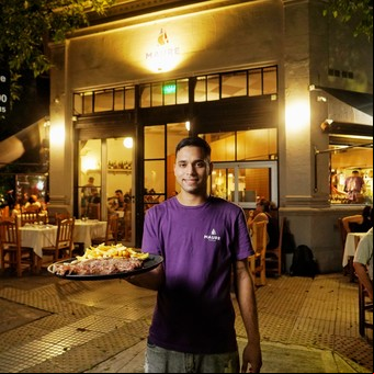 En Chacarita, la parrilla de barrio siempre llena por su gran relación precio-calidad y su corte de carne "secreto" 