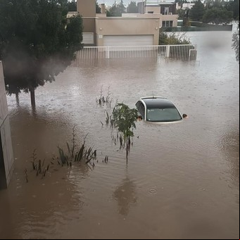 "Pánico, incertidumbre y el agua hasta el cuello": una vecina de Bahía Blanca y la inundación en primera persona