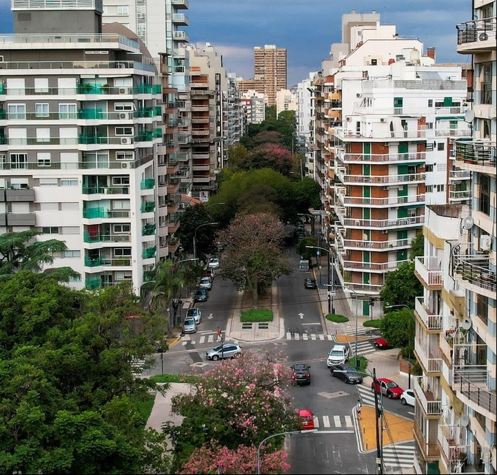 Villa Luro se distingue por rendir homenaje a grandes figuras de la literatura mundial. Foto: Wikimedia Commons.