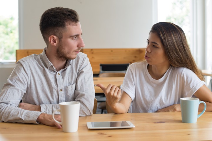 Puede ser una señal temprana de otras formas de manipulación y abuso emocional. Foto: Freepik.