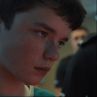 Adolescencia: las 7 habilidades emocionales que los jóvenes necesitan hoy y cómo pueden ayudar los adultos, según la creadora de la “Escuela para Padres”