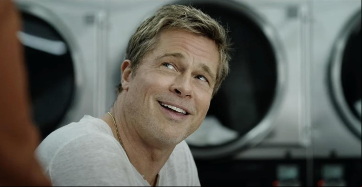 Brad Pitt encarna a un expiloto que regresa a correr como mentor de un debutante.