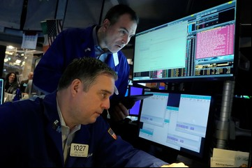 El mal humor global y los cruces en el Congreso por el DNU del FMI, golpearon a las acciones y bonos argentinos