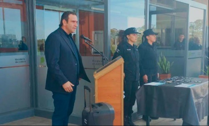 Leandro Capriotti, Director de la Alcaidía Departamental San Martín y fanático de Chacarita, apuntado por Patricia Bullirch por llamar a la macha de hinchas en apoyo a los jubilados.