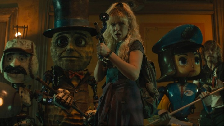 Michelle, interpretada por la heroína de "Stranger Things", robots y, a la derecha, Chris Pratt.