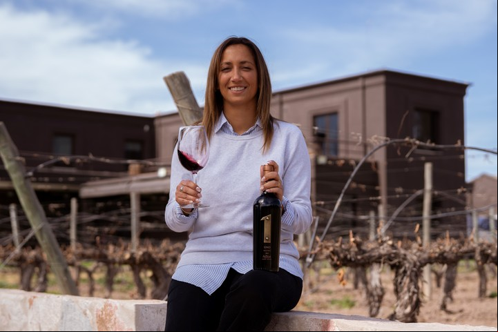 Paula, la enóloga de la bodega. Foto Bodega Antigal