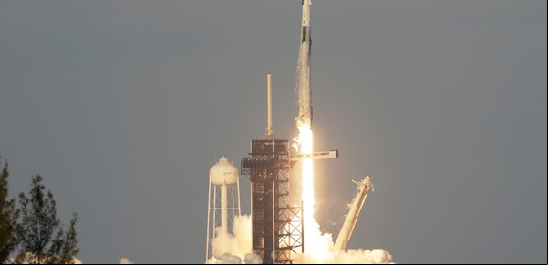 Video: así fue el despegue de SpaceX para rescatar a astronautas de la NASA
