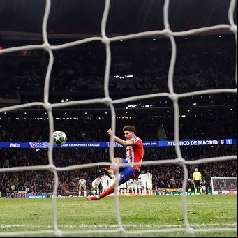 Sigue la polémica por el penal de Julián Álvarez al Real Madrid: el árbitro Marciniak rompió el silencio y una experta de la FIFA en VAR cuestionó un detalle
