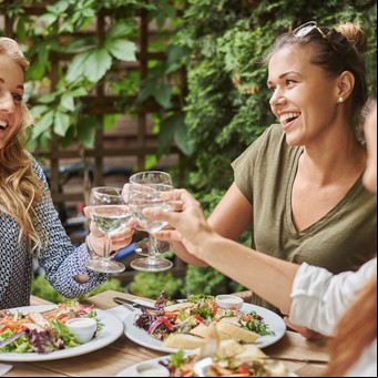 A solo una hora de CABA: el restaurante sustentable que lleva la huerta a tu plato