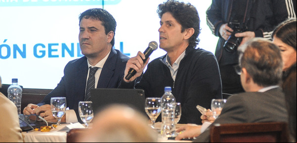 Bronca, reproches y acusaciones de destitución tensionan la interna radical en el Senado