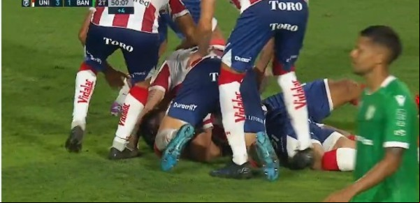 Unión liquidó 3-1 a Banfield, con un gol de Diego Armando Díaz, el pibe que entrenaba entre botellas de fernet