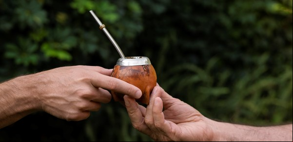 Revolución nacional: un equipo de argentinos diseñó una forma de calentar y mantener la temperatura del agua del mate