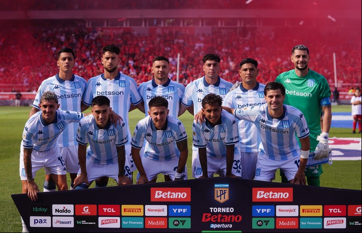 El equipo de Racing. (MARCELO CARROLL - FTP CLARIN)