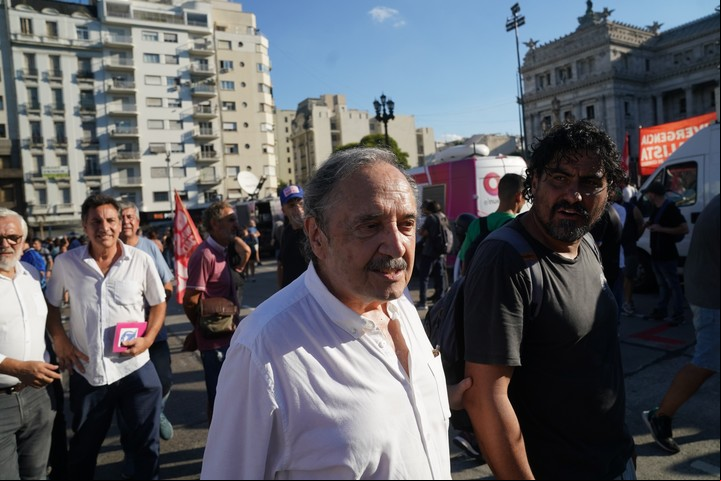 El dirigente radical albertista Ricardo Alfonsín, en la marcha en el Congreso. Foto Emmanuel Fernández