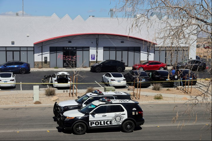 La policía de Las Vegas investiga el incedio de Teslas. Foto: AP