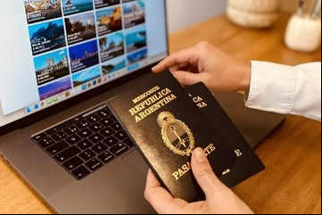 Pagos en dólares con tarjeta de débito: una agencia de viajes hace punta y lanza la opción