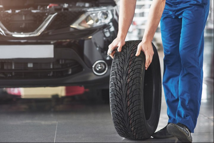 Con Tarjeta 365, accedés a un 25% de descuento en neumáticos Bridgestone y Firestone. Foto: Freepik.