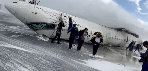 Giro de 180 grados en el accidente de Delta: revelan fallas en el avión que volcó y estalló en llamas