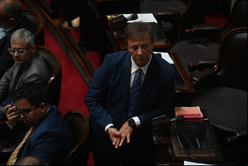 Un aliado de Macri controla los DNU de Milei