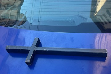 Detuvieron a un hombre que intentó golpear a una mujer con una cruz de hierro: es el mismo que robó la corona de la virgen de la Catedral de Córdoba