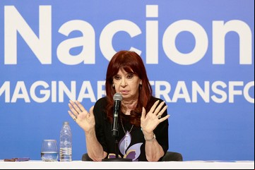 Cristina Kirchner dice que "no puede subsistir" sin su jubilación de privilegio y no consigue un juez que se la restituya 