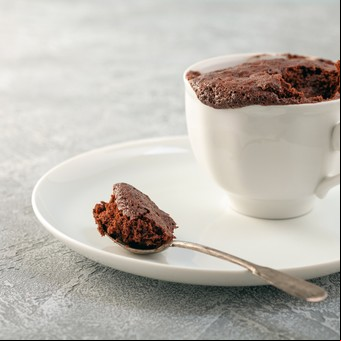 Torta de chocolate en taza