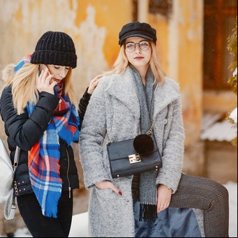 Ni negro ni marrón: este es el color tendencia del otoño-invierno 2025 que sorprende a los amantes de la moda