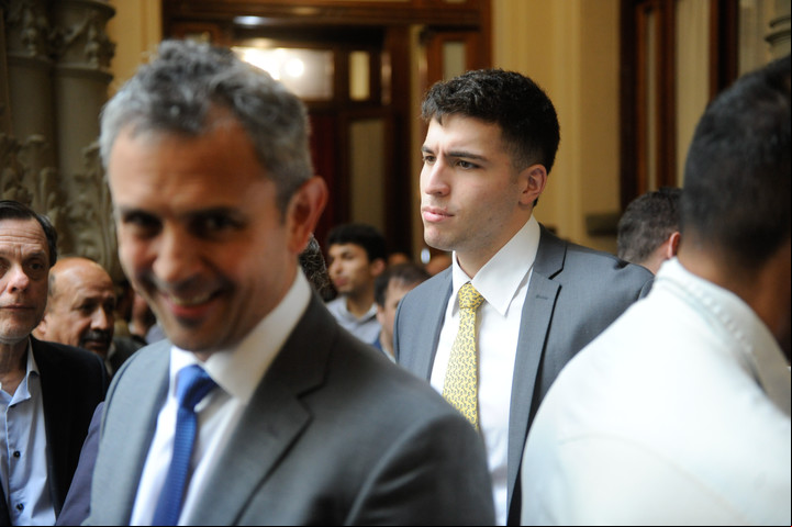 Martin Menem seguido de Sharif Menem- Foto Federico Lopez Claro