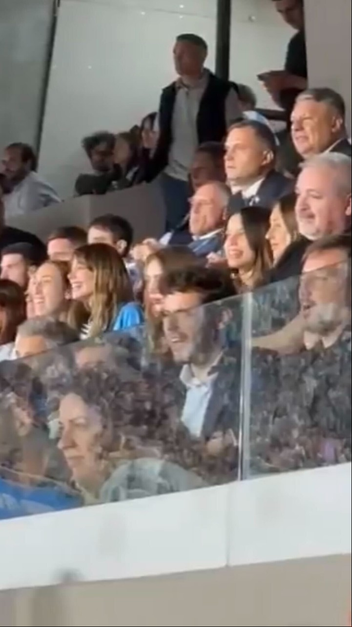 Tini Stoessel alentó a Rodrigo De Paul desde la tribuna