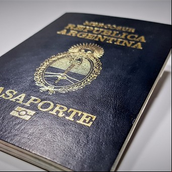 Pasaporte argentino 2025: sus nuevos costos, cómo tramitarlo y 9 países que no lo exigen