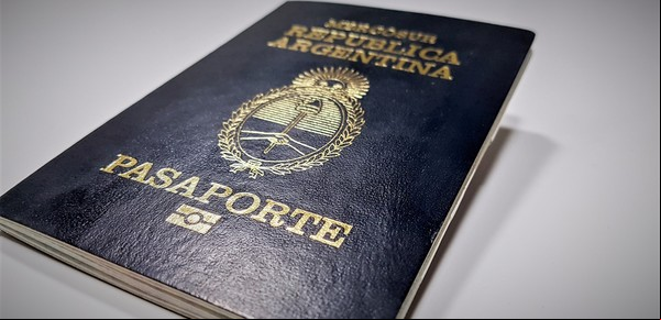 Pasaporte argentino 2025: sus nuevos costos, cómo tramitarlo y 9 países que no lo exigen