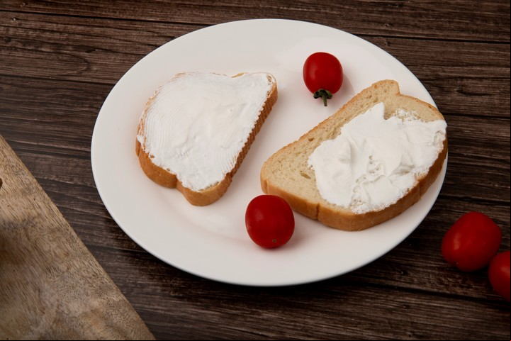 El queso cremoso es ideal para untar. Foto: Freepik.